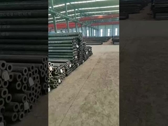 De dikmuurde koolstofstaal naadloze pijpen magazijn klaar voor transport